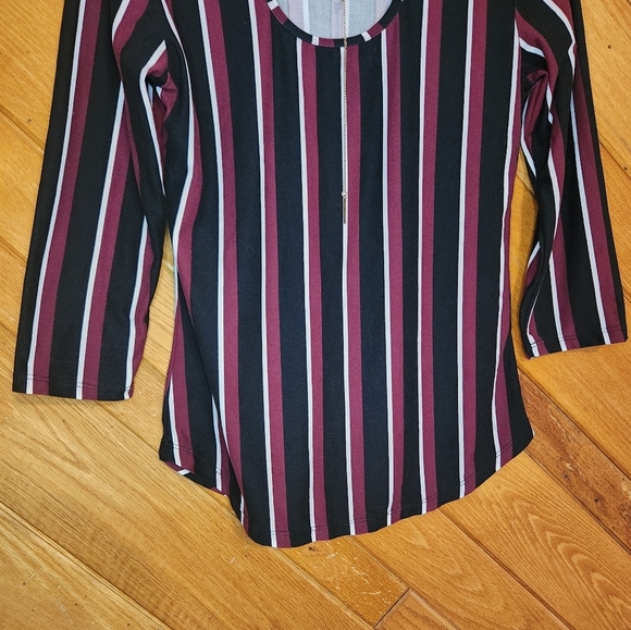 Derek Heart black and maroon quarter length sleeve keyhole front large top - Picture 5 of 6